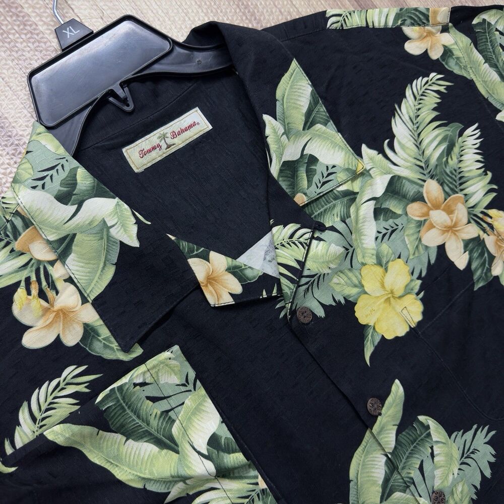 Tommy Bahama Men's XL Silk Black Yellow Floral Short Sleeve Button Up Shirt